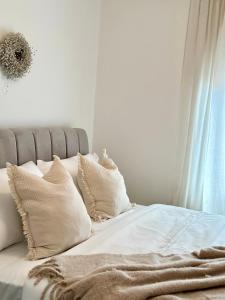 Romantic 3 Bedroom Apartment 3min from the beach