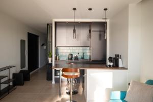 Modern 1-bedroom apartment with sea view on La Croisette