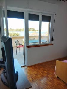 Apartment Tome - room with bathroom and separate kitchen