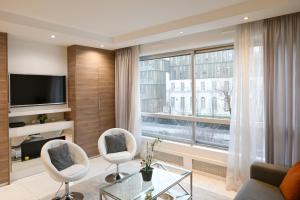 Modern & peaceful 1BD APT by Champs-Elysees with AC