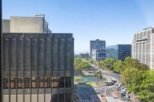 Stylish City Escape at Foreshore Place