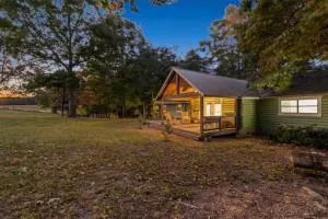 Farm Experience in a Beautiful Log Cabin - LaFayette