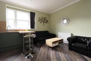 Modern Comfort 4 Bedrooms and Great Location