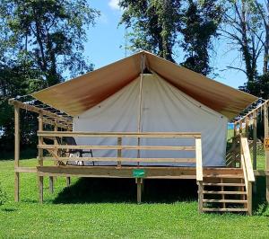 Cozy Tented Cabin with Fire Pit and Barbecue in Logan, Ohio