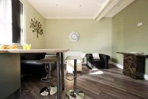 Modern Comfort 4 Bedrooms and Great Location - 翰索