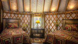 Stunning Yurt with Magnificent Creek Views in Topton, North Carolina