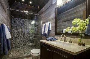 Creekside Secluded Yurt with Jacuzzi in Topton, North Carolina