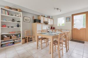 Maisons de vacances Jolie maison pour 5 - Pointe de Kerners Arzon : photos des chambres