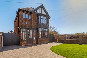 Recent Full Refurb 3 Bedroom Detached House in Cleethorpes - 4-star hotels in Cleethorpes