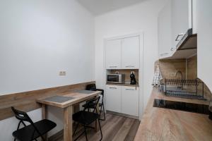 Central 1BD Next to Womens Market and Sofias Gems by Flat Mаnаger