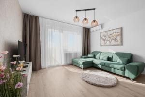 Sunny, Brand New, Luxury Apartment