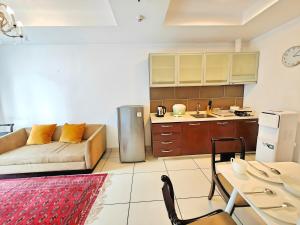 Stategic 1et Cikditiro 2BR Apt with Pool, Gym, Wi-Fi by 2ndHome