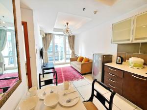 Stategic 1et Cikditiro 2BR Apt with Pool, Gym, Wi-Fi by 2ndHome