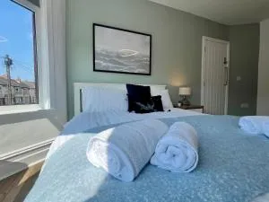 Number 28 - Stylish Town House - 5 bedrooms ALL en suite - 新布赖顿