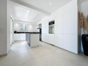 Villas 3 Bedrooms Villa near Cannes - Pool & Jacuzzi - Sea View : photos des chambres