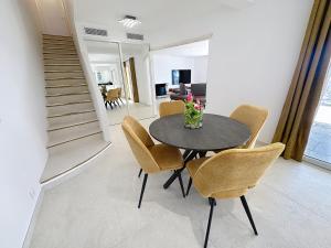 Villas 3 Bedrooms Villa near Cannes - Pool & Jacuzzi - Sea View : photos des chambres