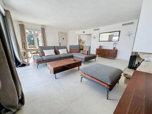 Villas 3 Bedrooms Villa near Cannes - Pool & Jacuzzi - Sea View : photos des chambres