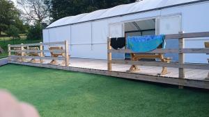 Cosy Chalet, Seasonal Pool & Play Park Llansteffan