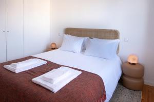 Riverfront Stylish Apartment - waterfront 2BR