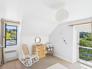 -Fisher- Maison lovee au port de Kerdruc