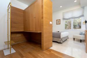 Genteel Home Carlos V