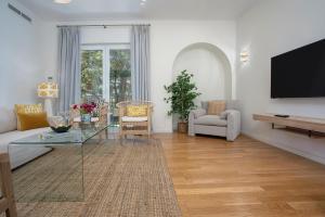 Genteel Home Carlos V