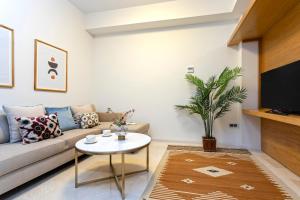 Genteel Home Carlos V