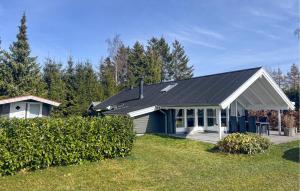 Gorgeous Home In Grenaa With Wifi - 4hvězdičkové hotely ve městě Brøndstrup