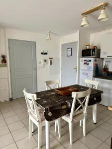 Appartements Appartement 1 chambre avec piscine : photos des chambres