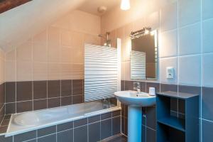 Maisons de vacances Longere de Kerchere - 400m de la plage : photos des chambres