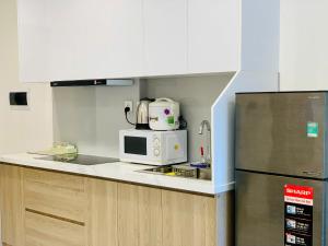 2BR-2WC balcony pool view - Vinhomes Grand Park