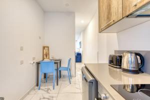 Stylish Apartments in Bay Square