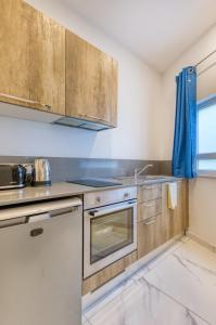 Stylish Apartments in Bay Square