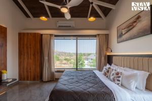 StayVista at Daisy Dell with Pool, Gazebo, Wi-Fi