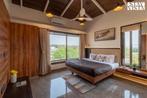 StayVista at Daisy Dell with Pool, Gazebo, Wi-Fi