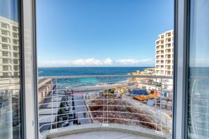 Stylish Apartment in Bay Square 2