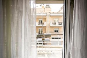 Spacious 2-Bedroom Retreat in the Heart of Athens