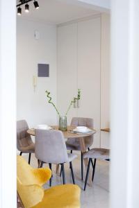 Modern 2-Bedroom Apartment in Downtown Glyfada