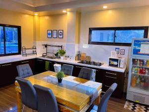 Hillside Pandan Guest Suite with WiFi & Netflix