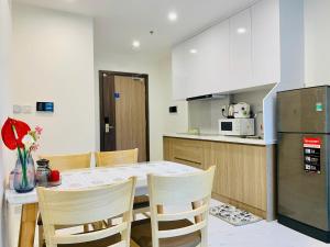 2BR-2WC balcony pool view - Vinhomes Grand Park