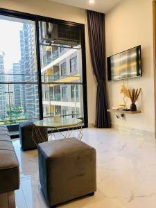 2BR-2WC balcony pool view - Vinhomes Grand Park