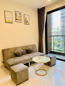 2BR-2WC balcony pool view - Vinhomes Grand Park