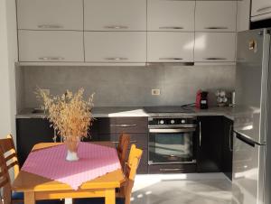 Elcon Seaside Apartment