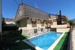 Chalet con piscina y barbacoa - Polop