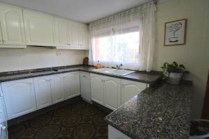 Chalet con piscina y barbacoa