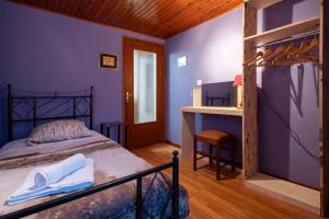 On The Rocks - Alpes Mancelles