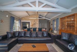 Maisons de vacances Maison en pierre avec piscine a Barjac, 16 personnes : photos des chambres