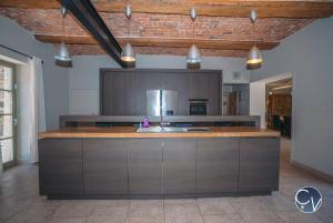 Maisons de vacances Maison en pierre avec piscine a Barjac, 16 personnes : photos des chambres