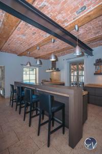 Maisons de vacances Maison en pierre avec piscine a Barjac, 16 personnes : photos des chambres