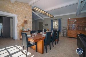 Maisons de vacances Maison en pierre avec piscine a Barjac, 16 personnes : photos des chambres